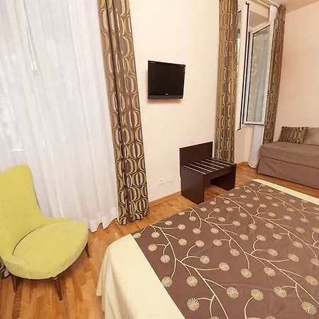 ゼロ6 ゲスト ハウス 4*